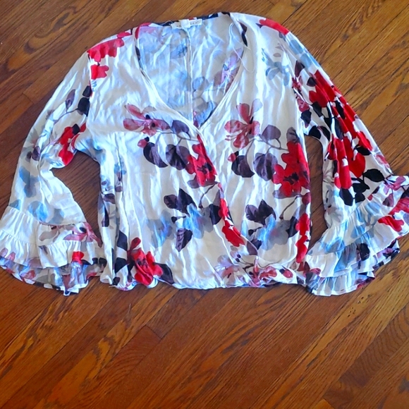 Floral top - Picture 1 of 3